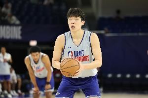 王健：杨瀚森能否进首轮在于对手的退选情况和自身试训的表现