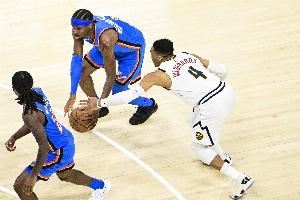 SGA如何超杜威成队史最佳？詹宁斯：在同一年拿MVP+夺冠