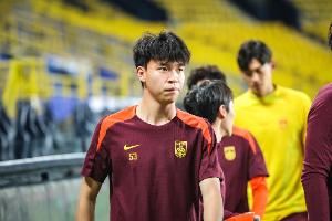 北青体育：寻枪成国足主要目标，韦世豪、王钰栋都被推倒锋线位置