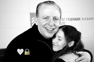 感谢&不舍！尼克斯总裁女儿社媒晒与锡伯杜拥抱照片