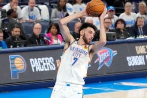 切特是最年轻的单一季后赛三分命中数超25&盖帽数超30的NBA球员