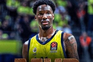 湖人旧将&欧篮MVP！绿军主帅马祖拉现场考察奈杰尔-海斯-戴维斯